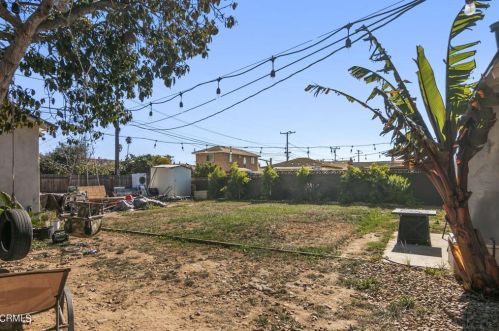 3042 Monterey St, Oxnard CA  93033-4937 exterior