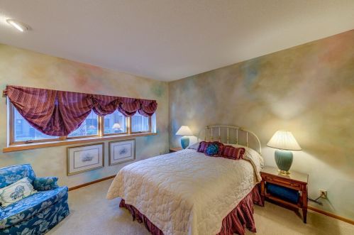 902 Highview Cir, Saint Paul MN  55118-3687 exterior