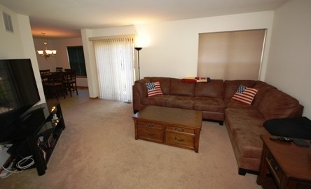 677 Yorkshire Ln, Pingree Grove IL  60140-9160 exterior