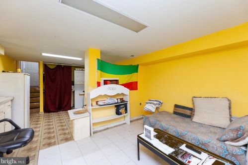 9504 Lawnsberry Ter, Silver Spring MD 20901-4714 exterior