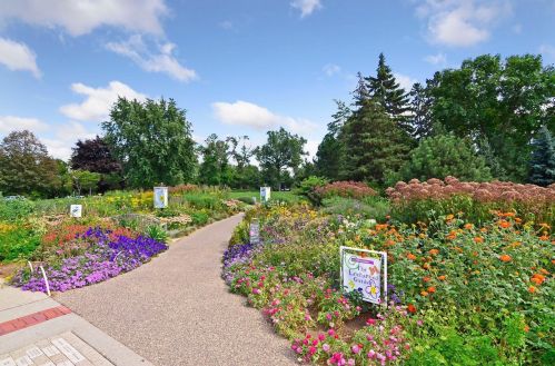 879 Hoyt Ave, Saint Paul MN  55106-1042 exterior