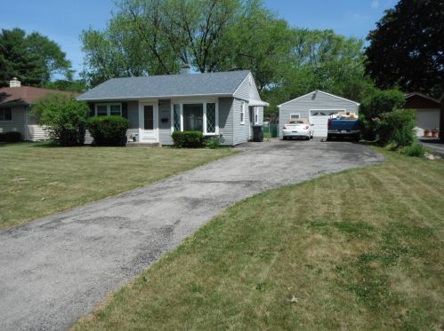 2200 Sigwalt St, Rolling Meadows, IL 60008-1731