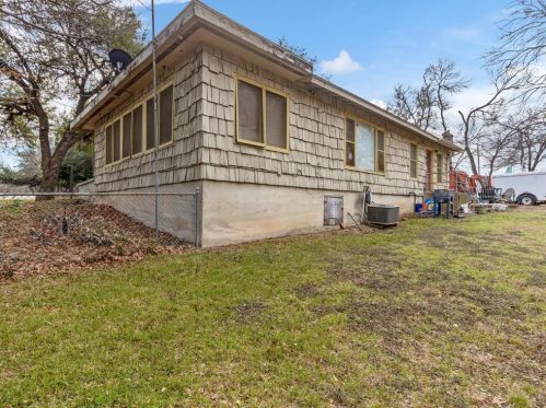 1300 Quail Trl, Fort Worth TX  76114-2321 exterior