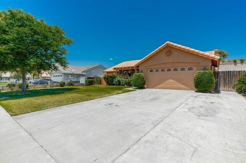 760 Tahoe St, Rialto, CA 92376-2633