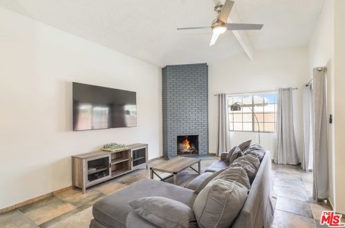 6423 Aldea Ave, Van Nuys, CA 91406-5402
