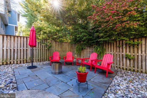 1634 Purple Sage Dr, Herndon VA  20194-5601 exterior