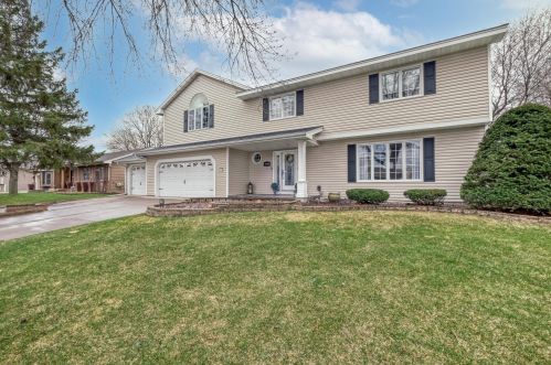 412 Bucher Ave, Saint Paul, MN 55126-4661