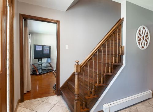 18 Sunapee St, Nashua, NH 03063-1508