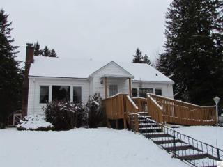 11 Artavia St, Duluth, MN 55811-2330