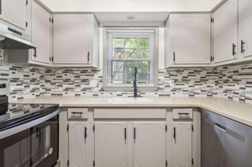 74 Montre Sq, Atlanta GA  30327-4044 exterior