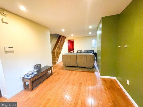 1807 Carpenter St, Philadelphia, PA 19146-2612