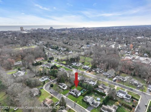 4 Judith Ct, Tinton Falls NJ  07712-4136 exterior