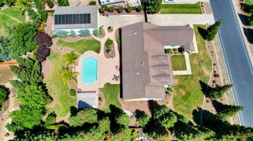 9739 Silvertrail Ln, Elk Grove, CA 95624-3987