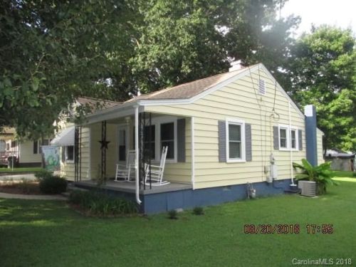 410 Pine St, Dallas, NC 28034-1931