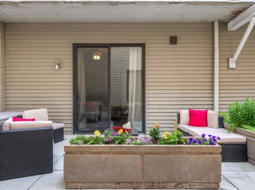 4118 Lincoln Ave, Chicago IL  60618-3096 exterior