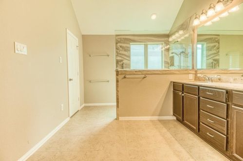 302 Round Lake Dr, Richmond TX 77469-1778 exterior