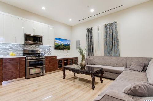 1570 Pacific Ave, Glendale CA  91202-1214 exterior