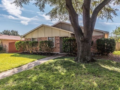 2521 Denmark Dr, Garland TX  75040-4308 exterior