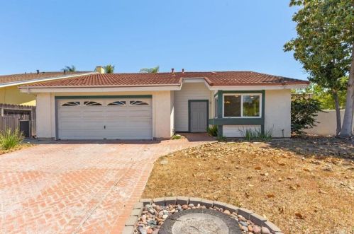 1025 La Noche Dr, San Marcos, CA 92078-1317