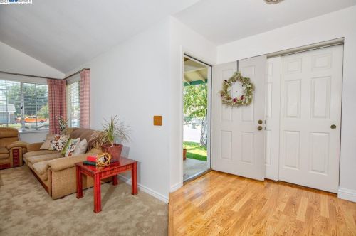 4587 Jeannie Ct, Livermore, CA 94550-7221