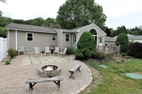 855 Mount Vernon Rd, Southington, CT 06489-2113