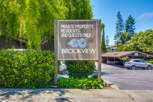 50 Middlefield Rd, Mountain View CA  94043-3802 exterior
