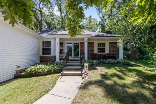 11 Dartmouth Ct, Streamwood, IL 60107-2179