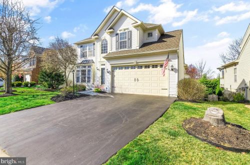 8152 Tillinghast Ln, Gainesville, VA 20155-3823