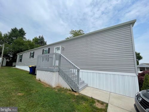 48 Mollie Dr, Ephrata, PA 17522-9140