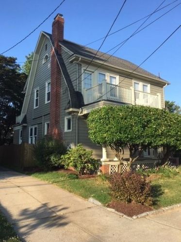 71 Lauriston St, Providence, RI 02906-3603