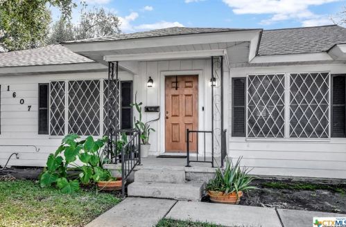 1607 Polk Ave, Victoria, TX 77901-3050