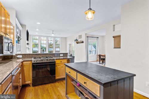 646 Maple Ave, Tavistock NJ 08033-1147 exterior