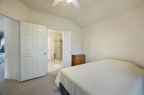 1140 Holly Dr, Carrollton TX 75010-1085 exterior