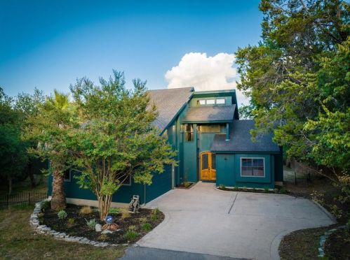 2413 Cuernavaca Dr, Austin TX  78733-2108 exterior