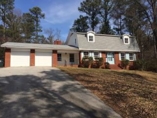 303 Briarwood Dr, Calhoun, GA 30701-1745