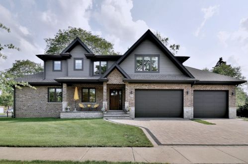 2215 Grove St, Arlington Hts, IL 60004-6852