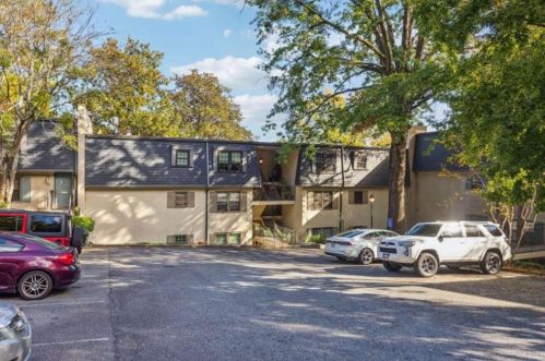 74 Montre Sq, Atlanta GA  30327-4044 exterior