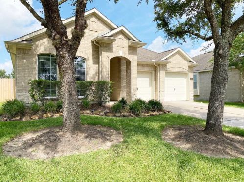 2920 Ashbrook Ln, Pearland, TX 77584-7702