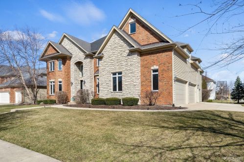 3984 Bluejay Ln, Naperville, IL 60564-8330
