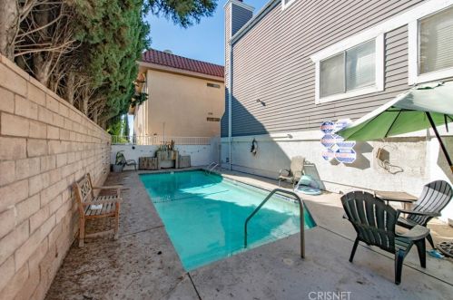 6926 Kester Ave, Van Nuys CA  91405-3581 exterior