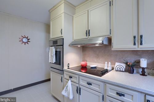 946 Salisbury Ct, Lancaster PA  17601-5164 exterior