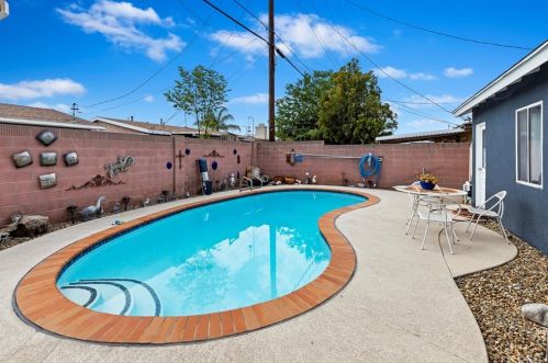 814 Hampton St, Anaheim, CA 92801-3103