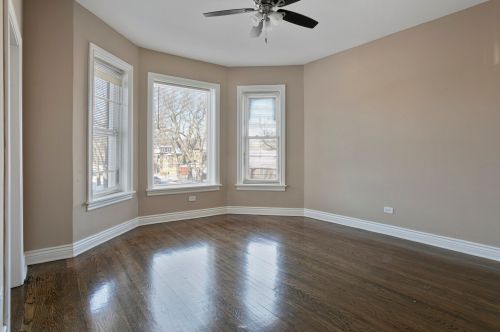 6501 Eberhart Ave, Chicago, IL 60637-3205