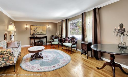 9 Fox Hill Rd, Middletown NJ exterior