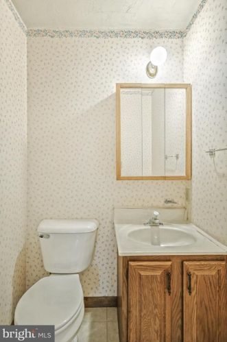 764 Walnut St, Hanover PA 17331-2051 exterior