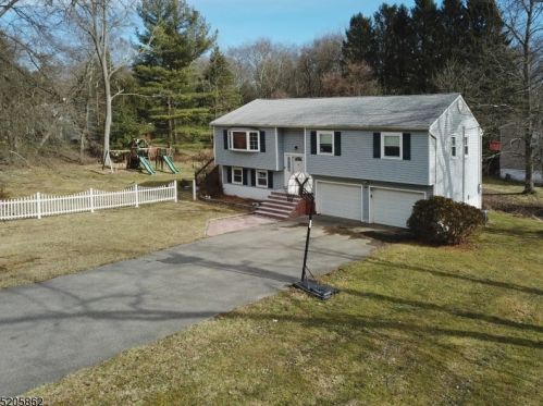17 Brookside Ave, Hackettstown, NJ 07840-4128