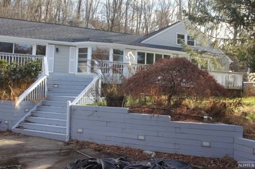 3 Marion Dr, Mahwah, NJ 07430-2402