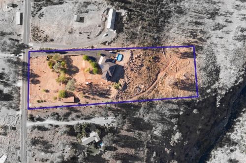 21801 Yankee Valley Rd, Middletown, CA 95467-8900