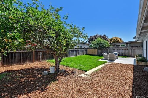 28562 Rochelle Ave, Hayward CA  94544-5454 exterior