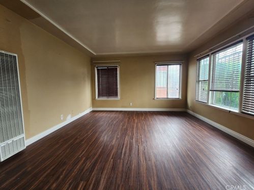2524 Kansas Ave, South Gate, CA 90280-3927